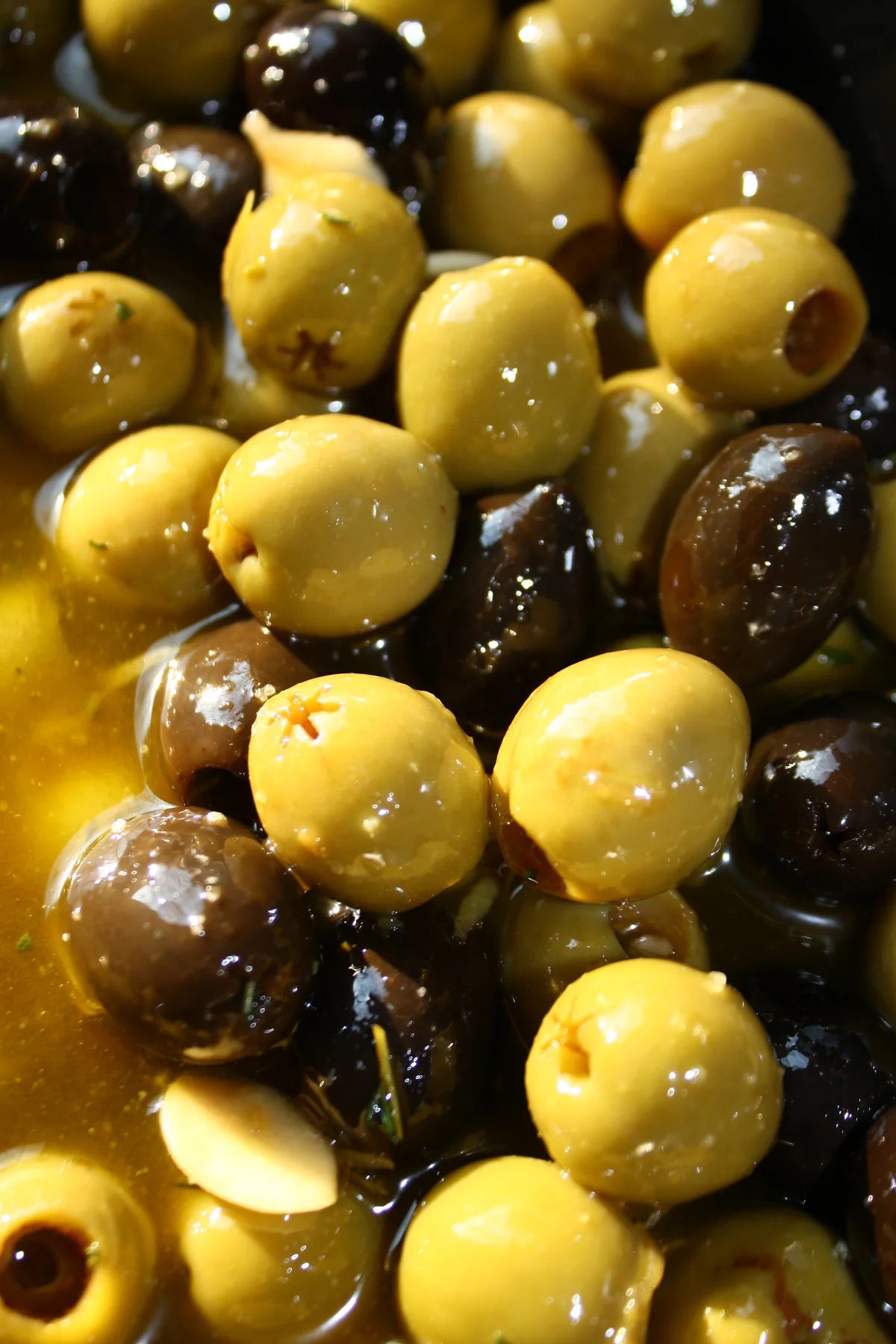 Marinuotos alyvuogės "Medus ir česnakas“, 300g